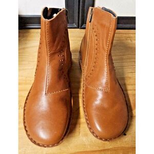 NAOT Footwear Women's Cetona Boot stud Soft Maple Leather‎ Size 35 US4-4.5